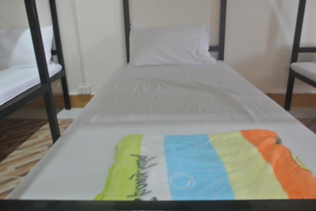 Orange Backpacker Hostel Вьентьян Номер фото