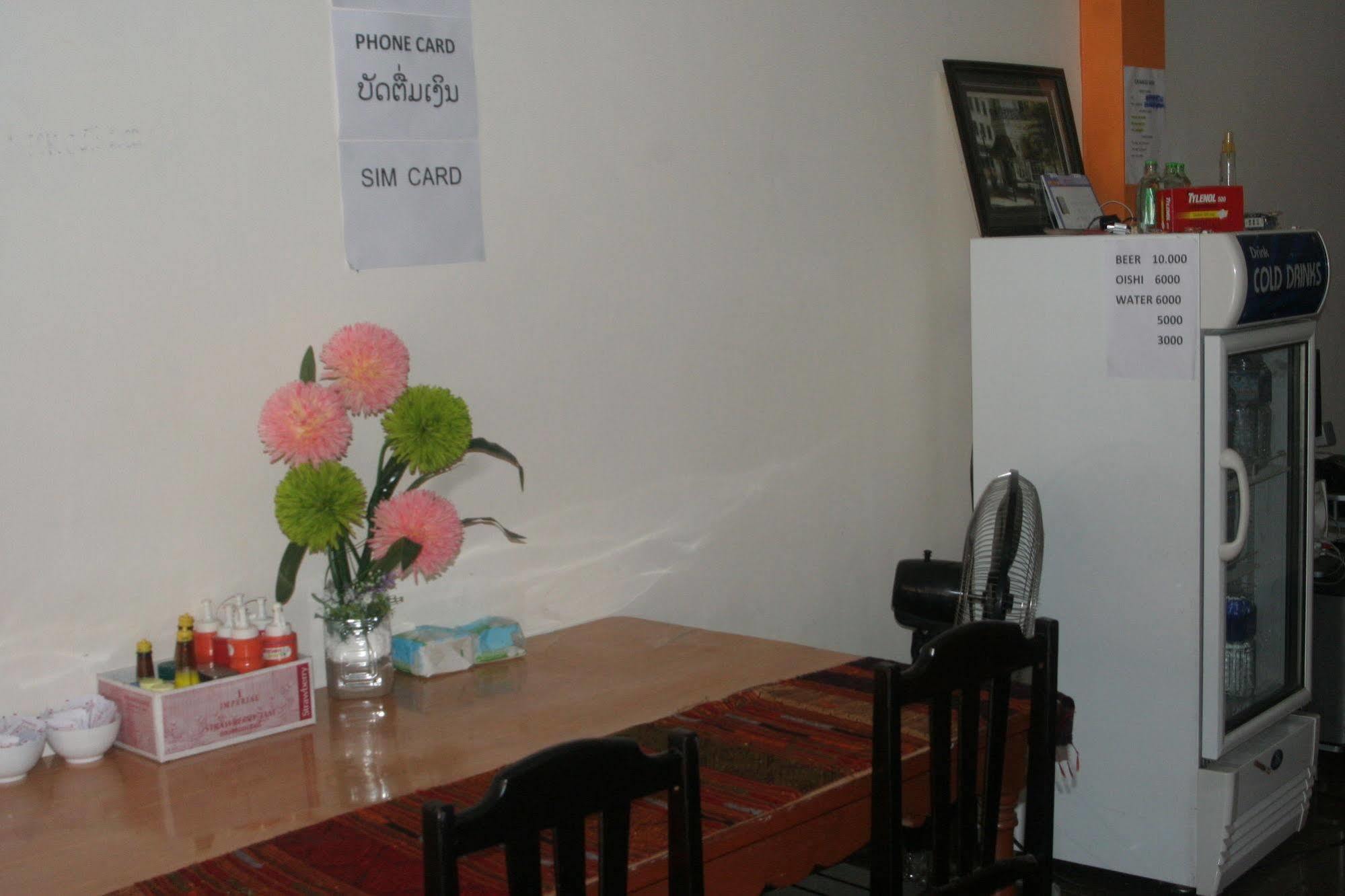 Orange Backpacker Hostel Вьентьян Экстерьер фото