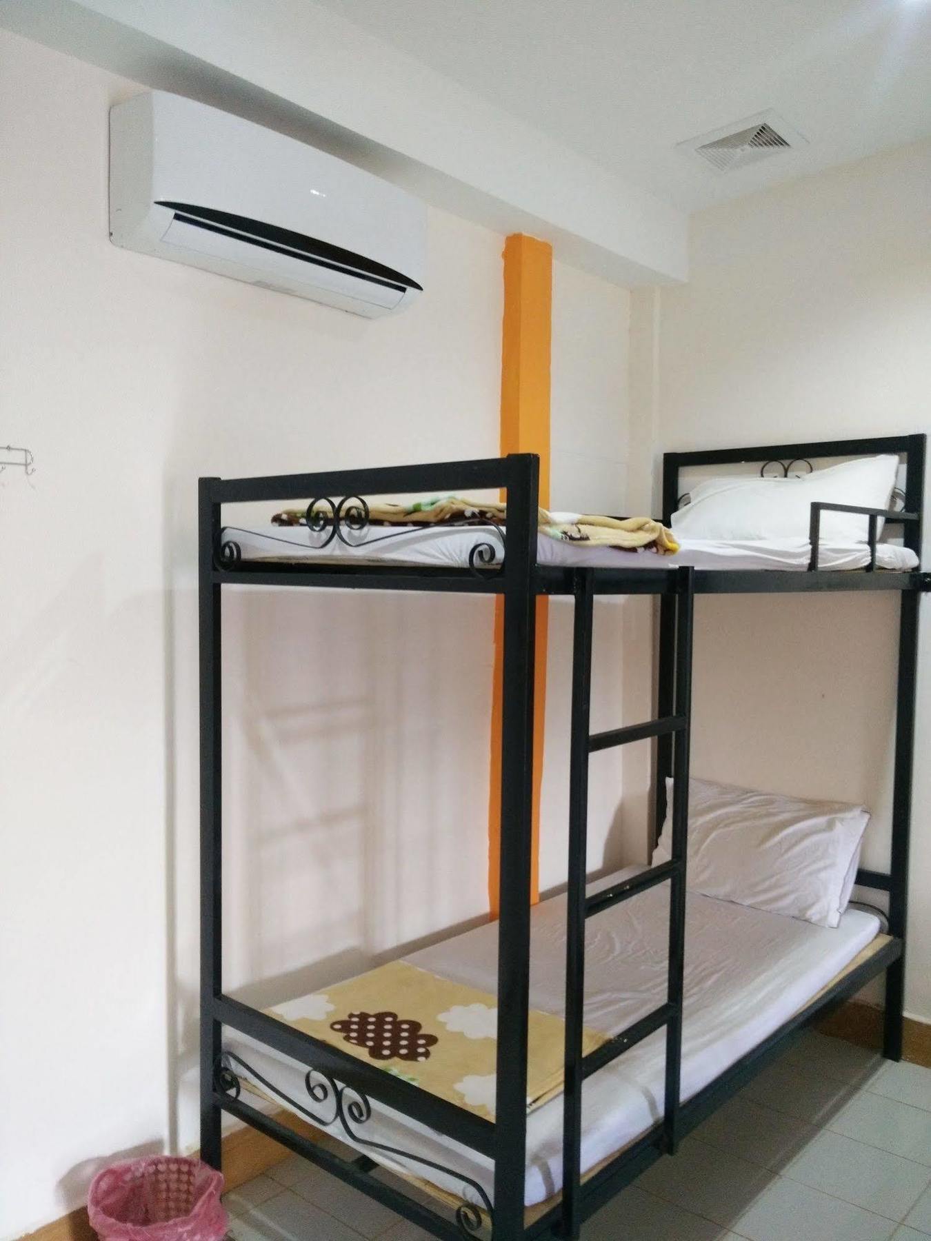 Orange Backpacker Hostel Вьентьян Экстерьер фото