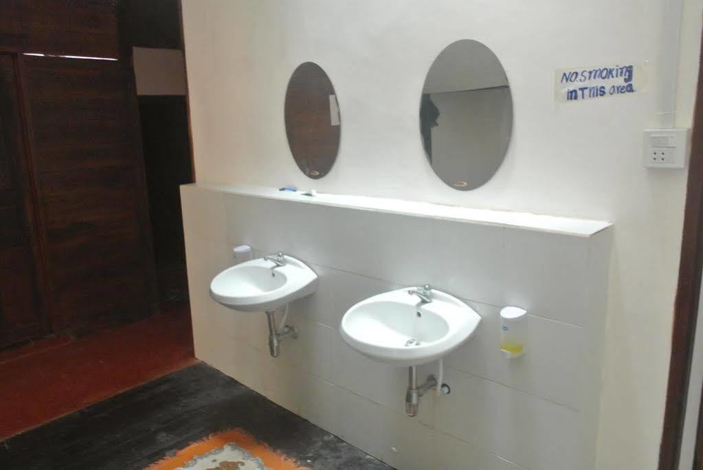 Orange Backpacker Hostel Вьентьян Экстерьер фото